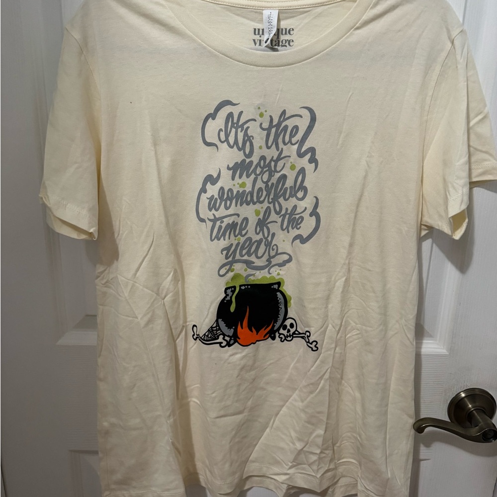 Unique Vintage Cream and Gray Graphic Tee
